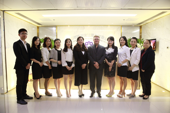 港豐集團(tuán)移民事業(yè)部精英